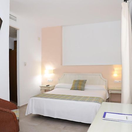 Hostal Dona Lola Marina ساهارا ذي لوس أتونِس المظهر الخارجي الصورة